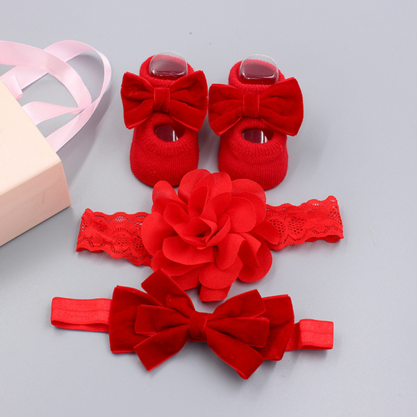 This is a gorgeous delicate soft 3 piece bootie shoe headband set for your daughter, Granddaughter, Niece, God daughter or friends new baby. Perfect for a baby shower gift or birthday present.