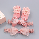 This is a gorgeous delicate soft 3 piece bootie shoe headband set for your daughter, Granddaughter, Niece, God daughter or friends new baby. Perfect for a baby shower gift or birthday present.